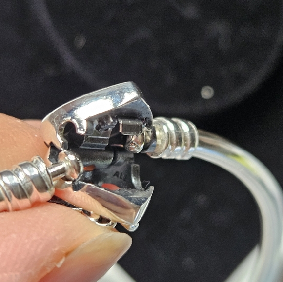 Pandora Butterfly Clasp Sterling Silver Bangle Size 8.5"  New in box! - Picture 6 of 7